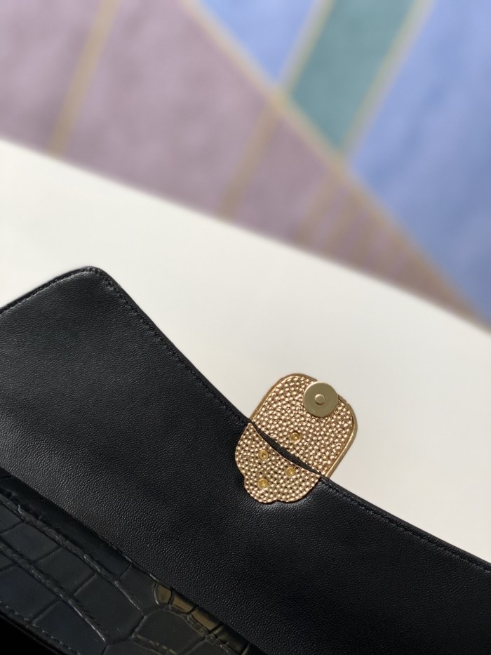 Handbag Chanel  6603  size  30.13.4  cm