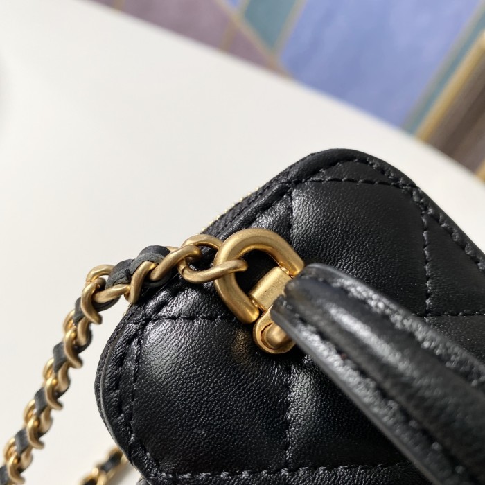 Handbag Chanel  81113  size 10 7 9 cm