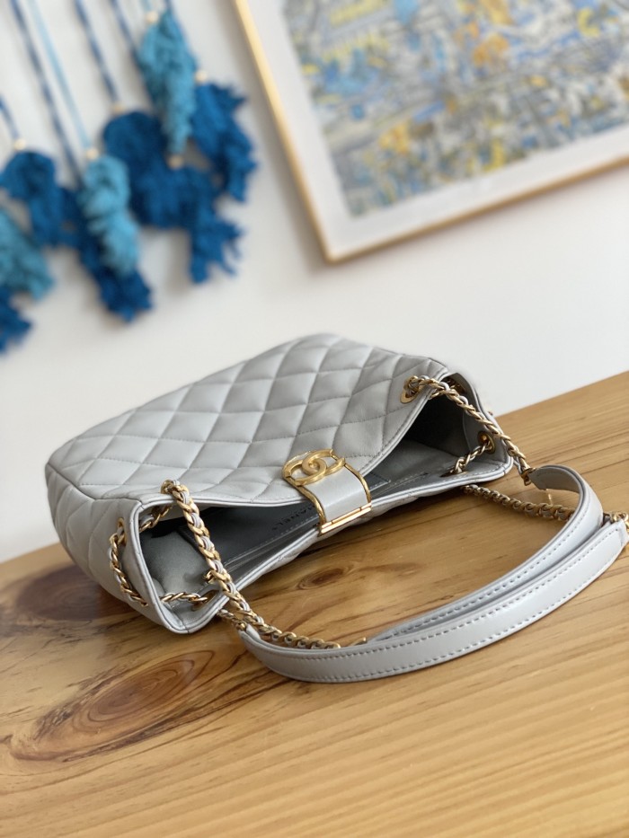 Handbag  Chanel  3477  size  22*25*9* cm