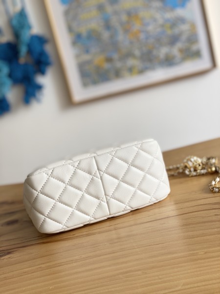 Handbag  Chanel  3259  size  16×19.5×8.5 cm