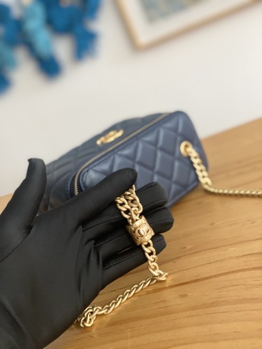 Handbag  Chanel  81222  size  16.5 cm