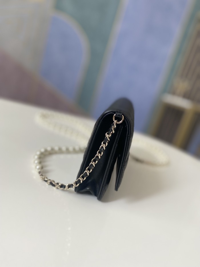 Handbag Chanel  81180  size  19 cm