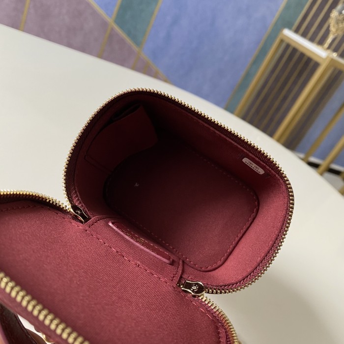 Handbag Chanel  81113  size  10 7 9 cm  