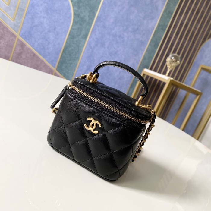 Handbag Chanel  81113  size 10 7 9 cm