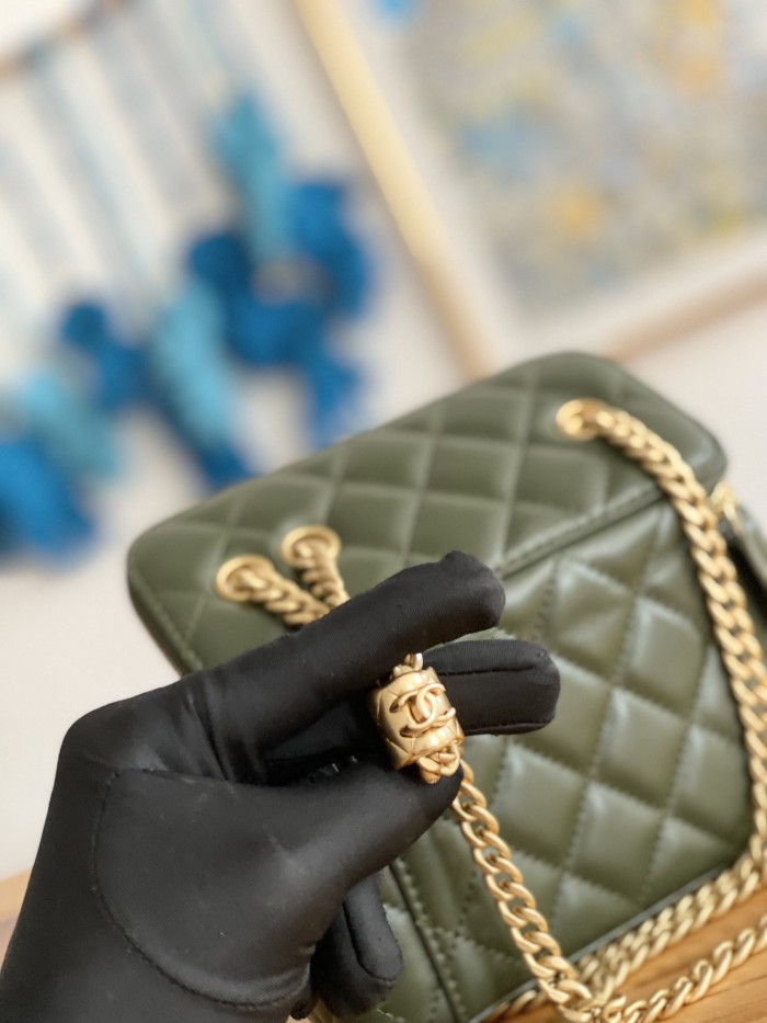 Handbag  Chanel  81222  size  16.5 cm