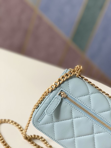 Handbag Chanel  81185  size  15 cm