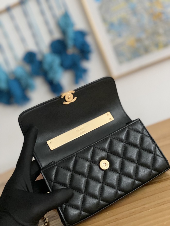 Handbag  Chanel AP81214  size 10*18*4.5 cm