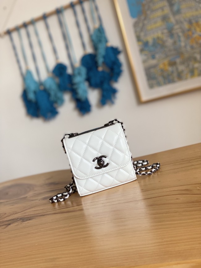 Handbag  Chanel  88631  size  11 11 5 cm