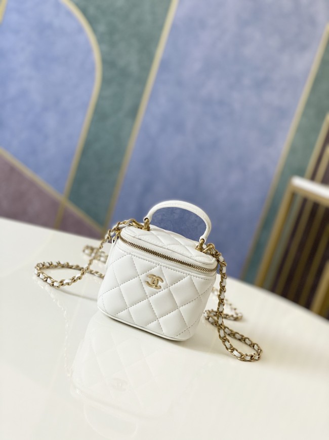 Handbag Chanel  81113  size  10 7 9 cm