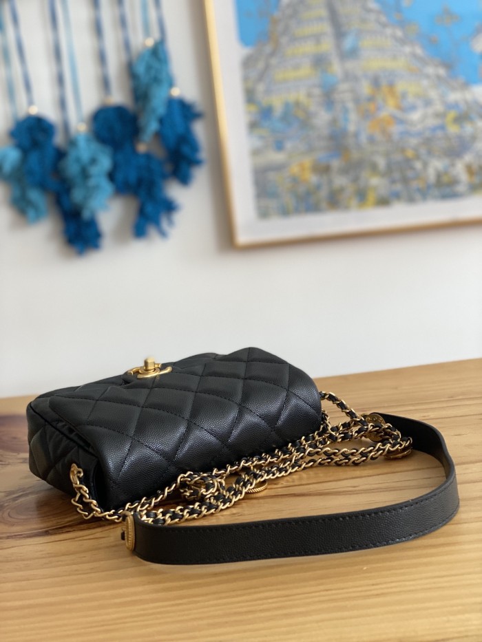 Handbag  Chanel  3369  size  21X14.5X6 cm