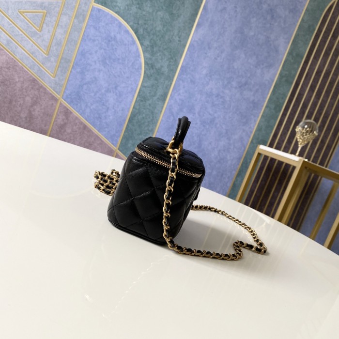 Handbag Chanel  81113  size 10 7 9 cm