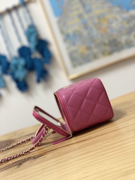 Handbag  Chanel  81208  size  9.5 17 8 cm 