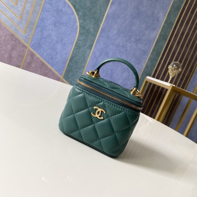 Handbag Chanel  81113  size  10 7 9 cm  