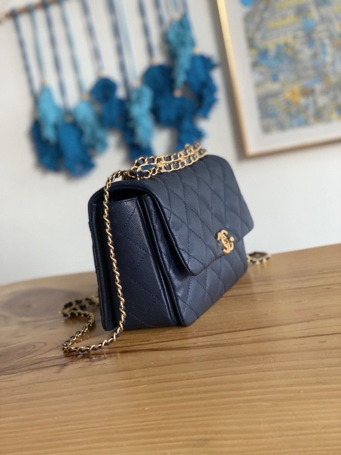 Handbag Chanel   size  16*23*11.5 cm