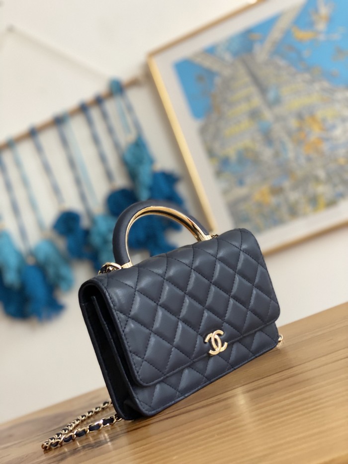 Handbag  Chanel  81207 size  19 cm