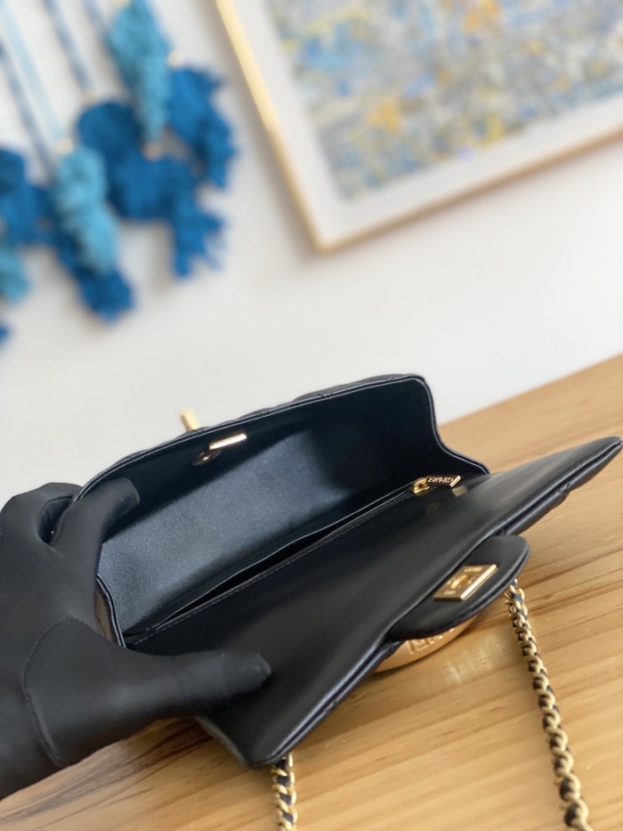  Handbag  Chanel  AS2431  size  20X14X7 CM