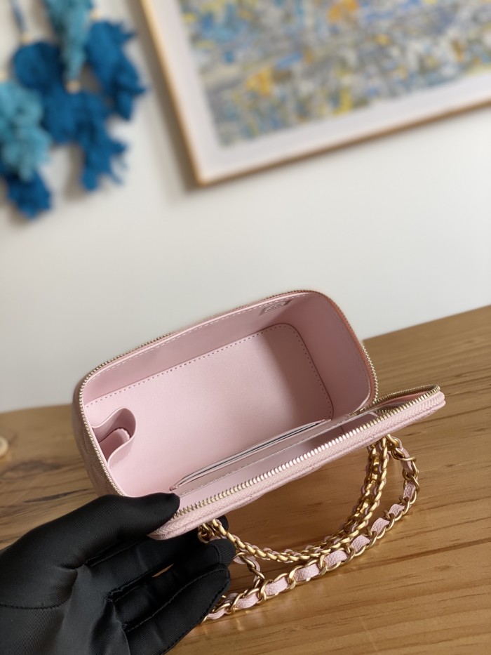 Handbag  Chanel   81195  size 16  9.5  8  cm