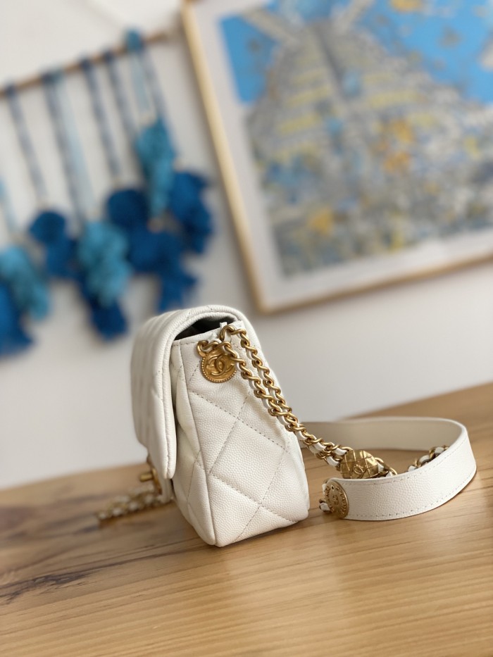 Handbag  Chanel  3369  size  21X14.5X6 cm