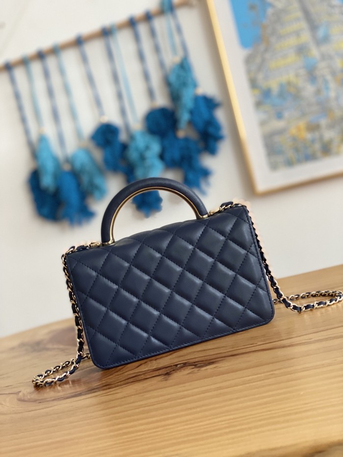 Handbag  Chanel  81207 size  19 cm