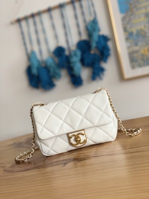 Handbag Chanel  3473  size  13*18*6  cm