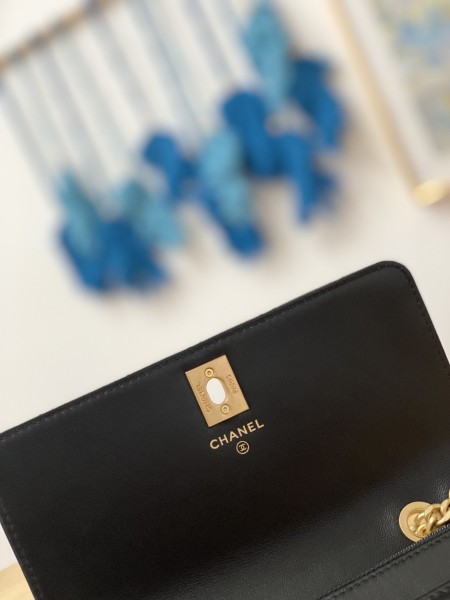 Handbag  Chanel   81221  size  19 cm