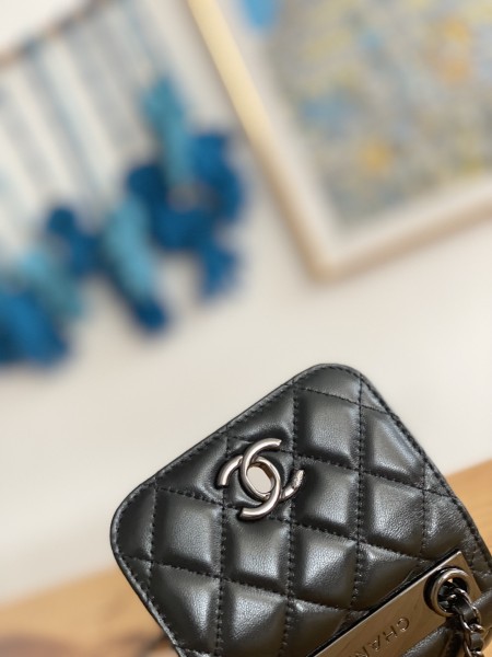 Handbag  Chanel 88631   size  11 11 5 cm