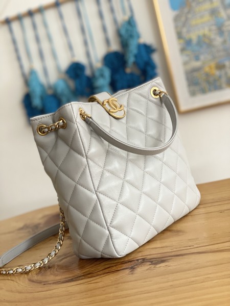 Handbag  Chanel  3477  size  22*25*9* cm