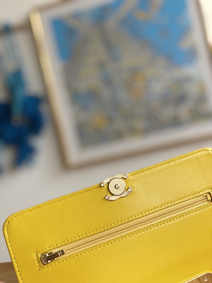 Handbag  Chanel   81207  size  19 cm