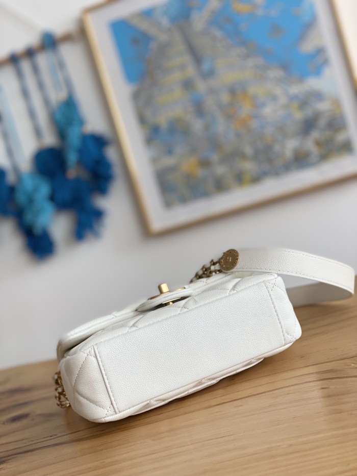 Handbag  Chanel  3369  size  21X14.5X6 cm