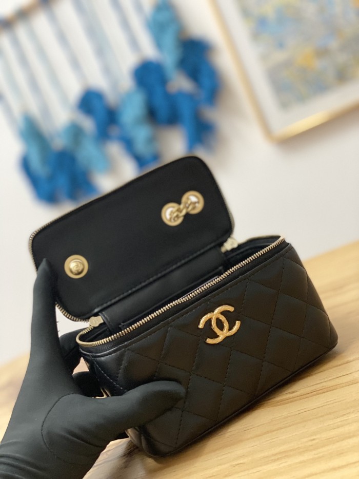 Handbag  Chanel   81222  size  16.5 cm