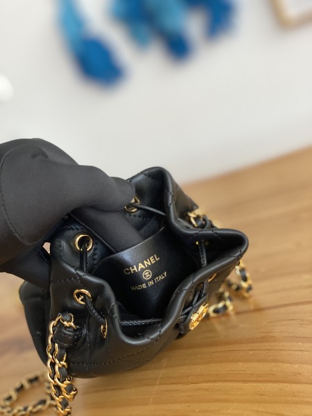 Handbag Chanel  2750  size  14*11*8  cm