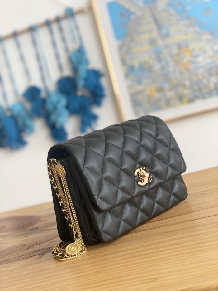  Handbag  Chanel  3378  size  15cmX20cmX9 cm