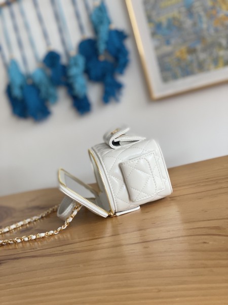 Handbag  Chanel  AP81231  size  10*17*8.5 cm