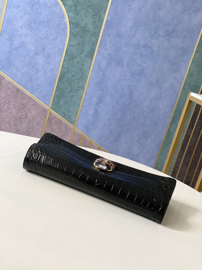 Handbag Chanel  6603  size  30.13.4  cm