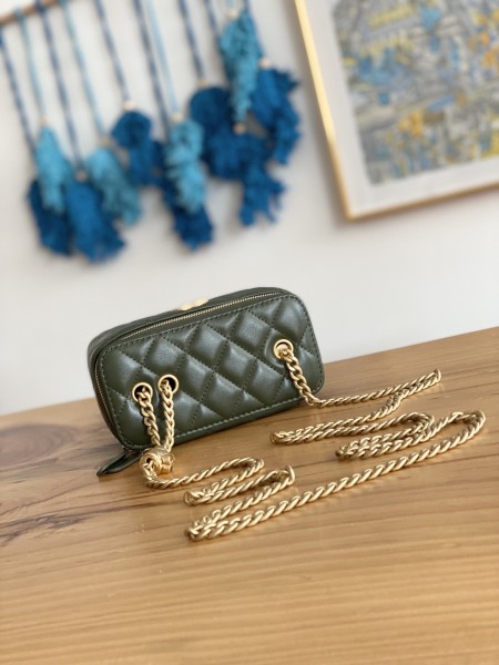 Handbag  Chanel  81222  size  16.5 cm