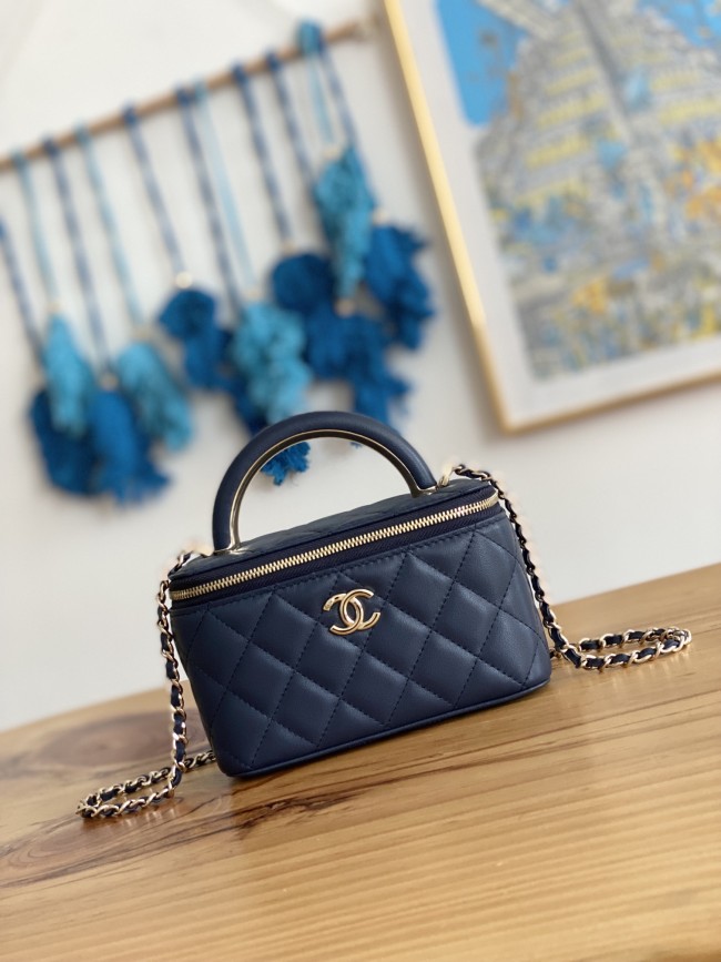 Handbag  Chanel  81208  size  9.5 17 8 cm
