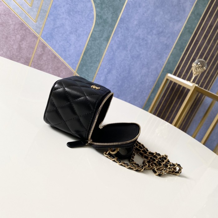 Handbag Chanel  81113  size 10 7 9 cm