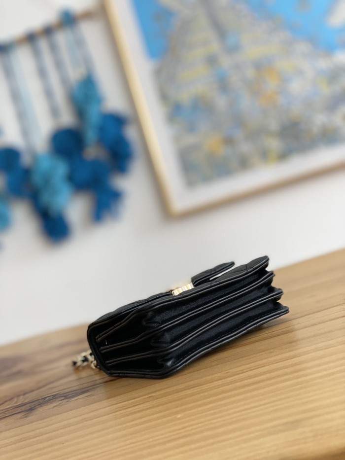 Handbag  Chanel   81209  size  12.5 cm 