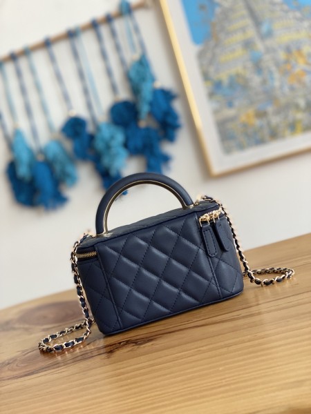 Handbag  Chanel  81208  size  9.5 17 8 cm