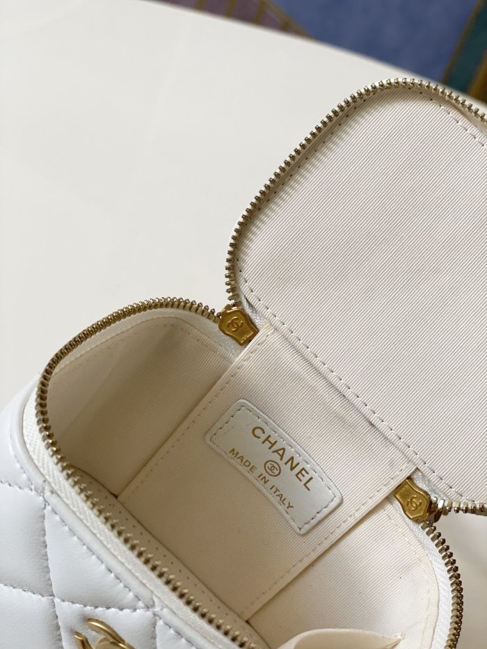 Handbag Chanel  81113  size  10 7 9 cm