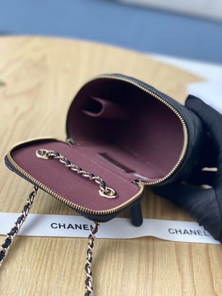  Handbag  Chanel  81340  size  8.5*11*7 cm