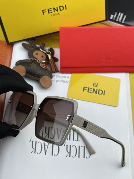 Sunglasses Fendi FD8151