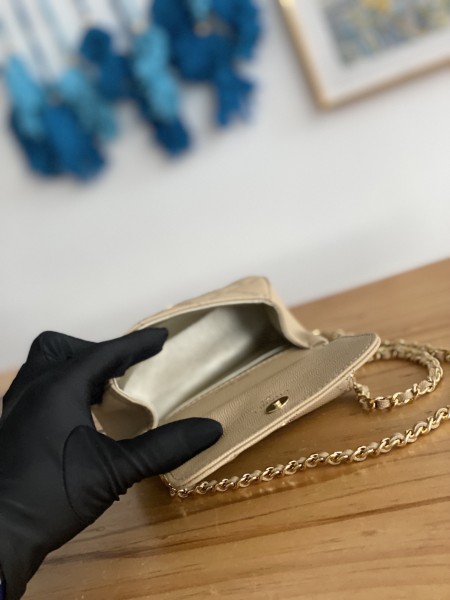 Handbag Chanel  size AP3004  size  11X12X5 cm