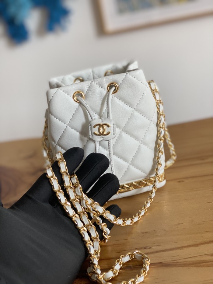 Handbag Chanel  2750  size  14*11*8  cm