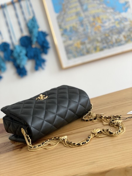  Handbag  Chanel  3378  size  15cmX20cmX9 cm