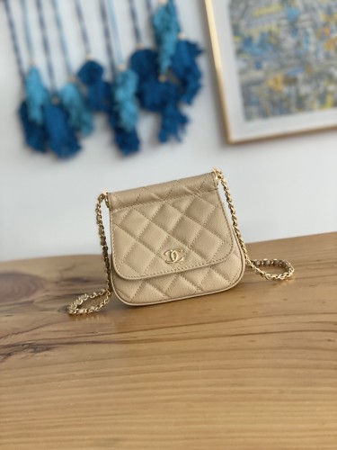 Handbag Chanel  size AP3004  size  11X12X5 cm