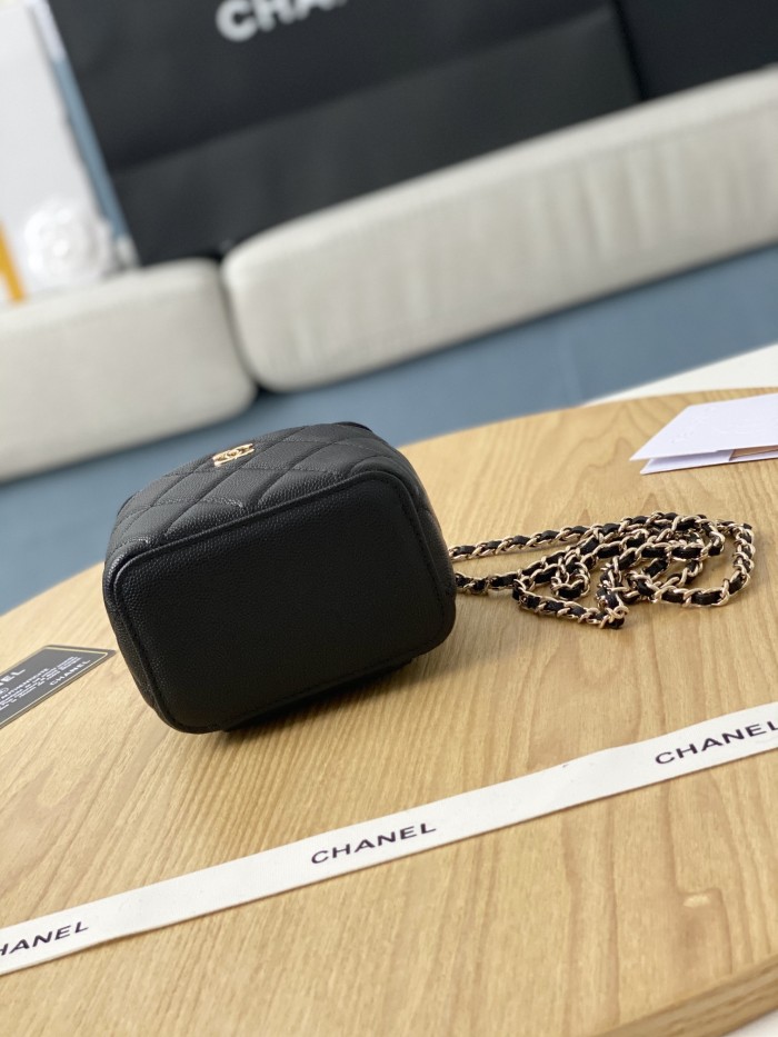  Handbag  Chanel  81340  size  8.5*11*7 cm