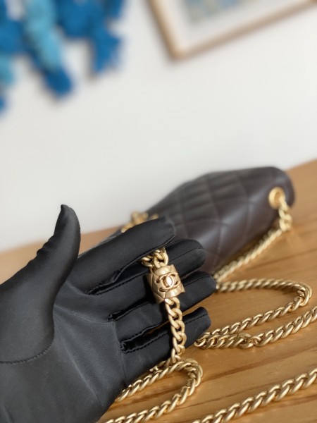 Handbag  Chanel  81221  size  19 cm