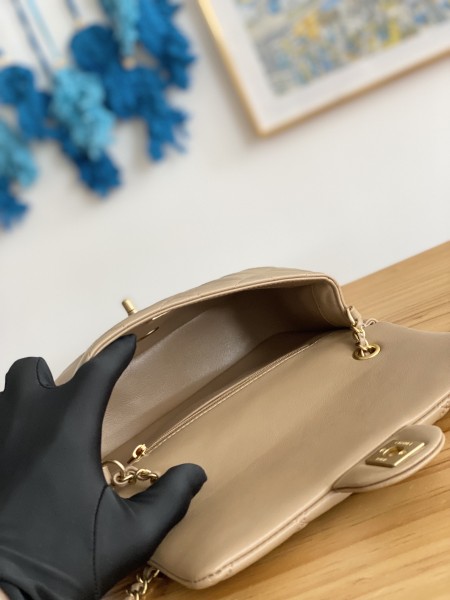 Handbag  Chanel  3457   size  14*20*8 cm