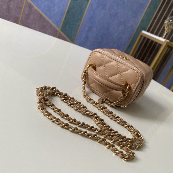 Handbag Chanel  81113 size  10 7 9 cm